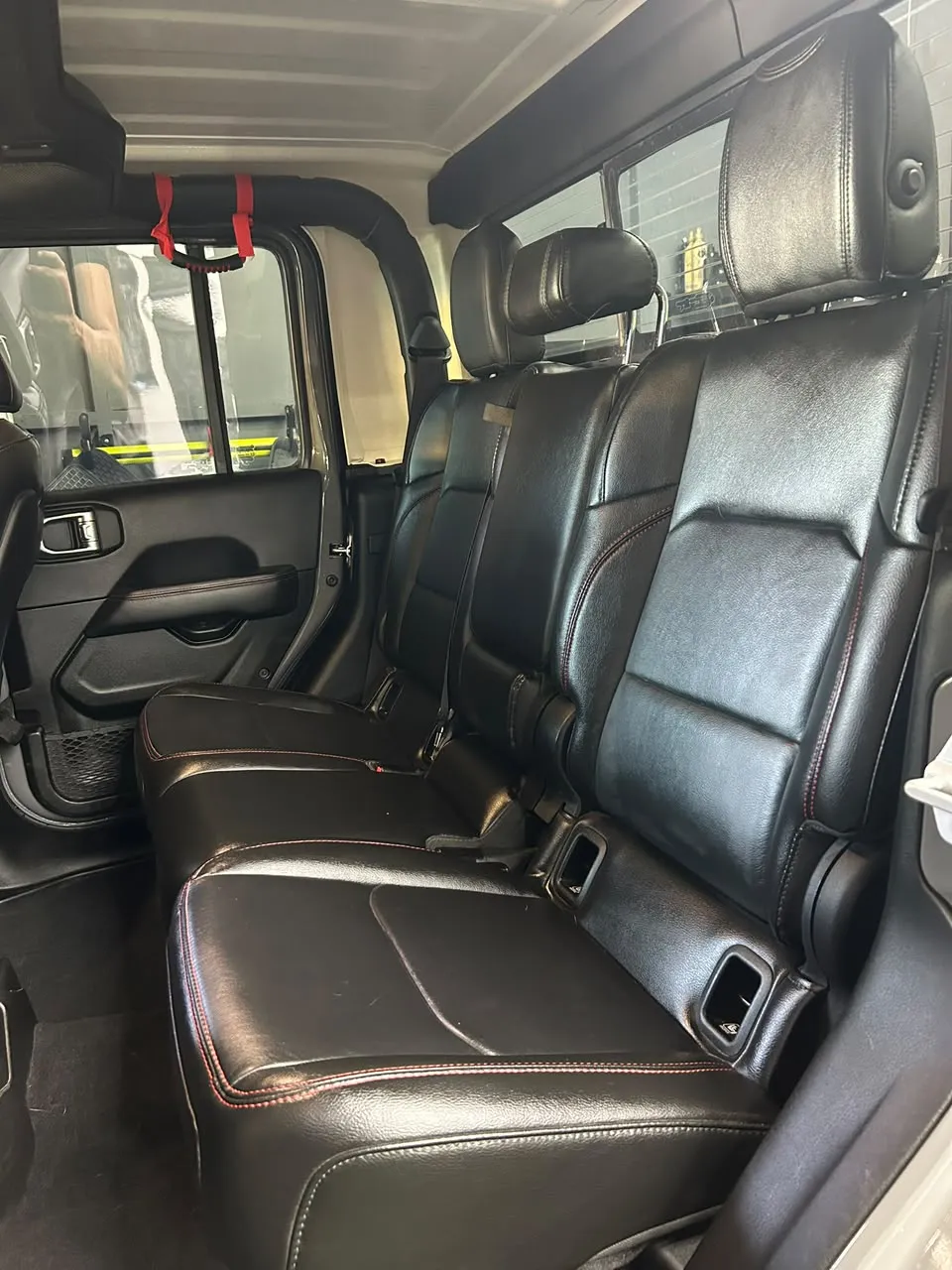 Autolavado con aspirado profundo de maletera