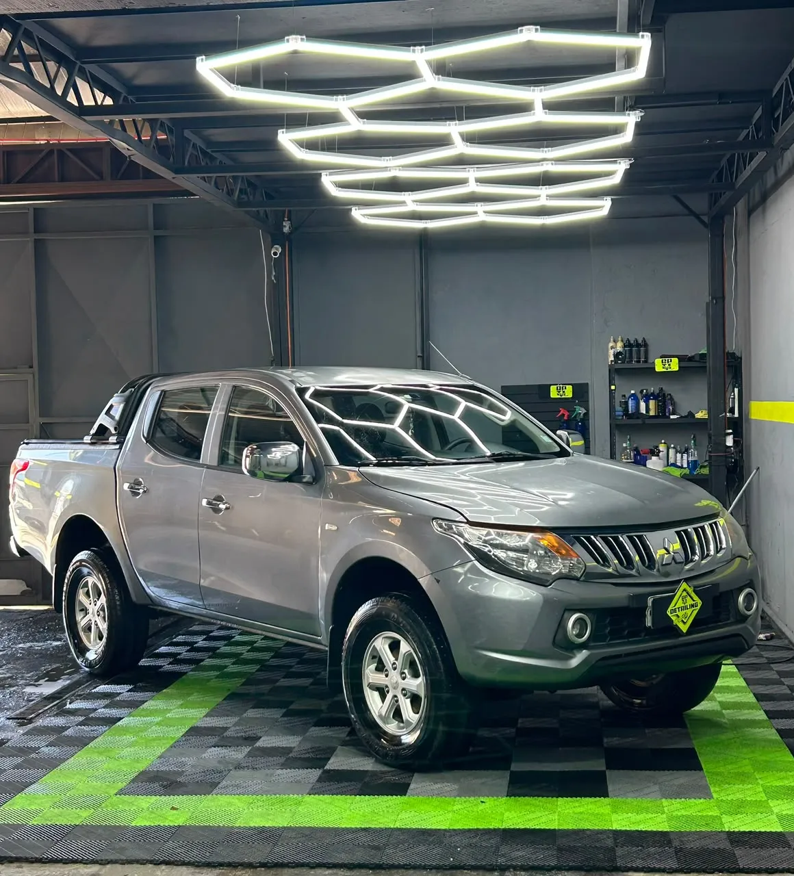Autolavado detallado de llantas premium