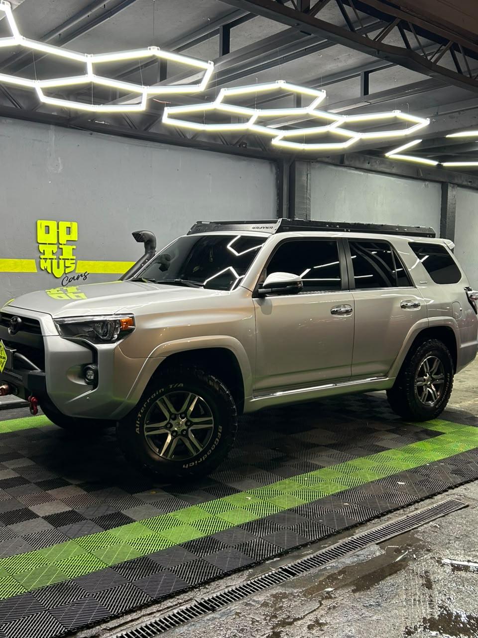 Instalación profesional de láminas en Optimus Cars SPA Santiago