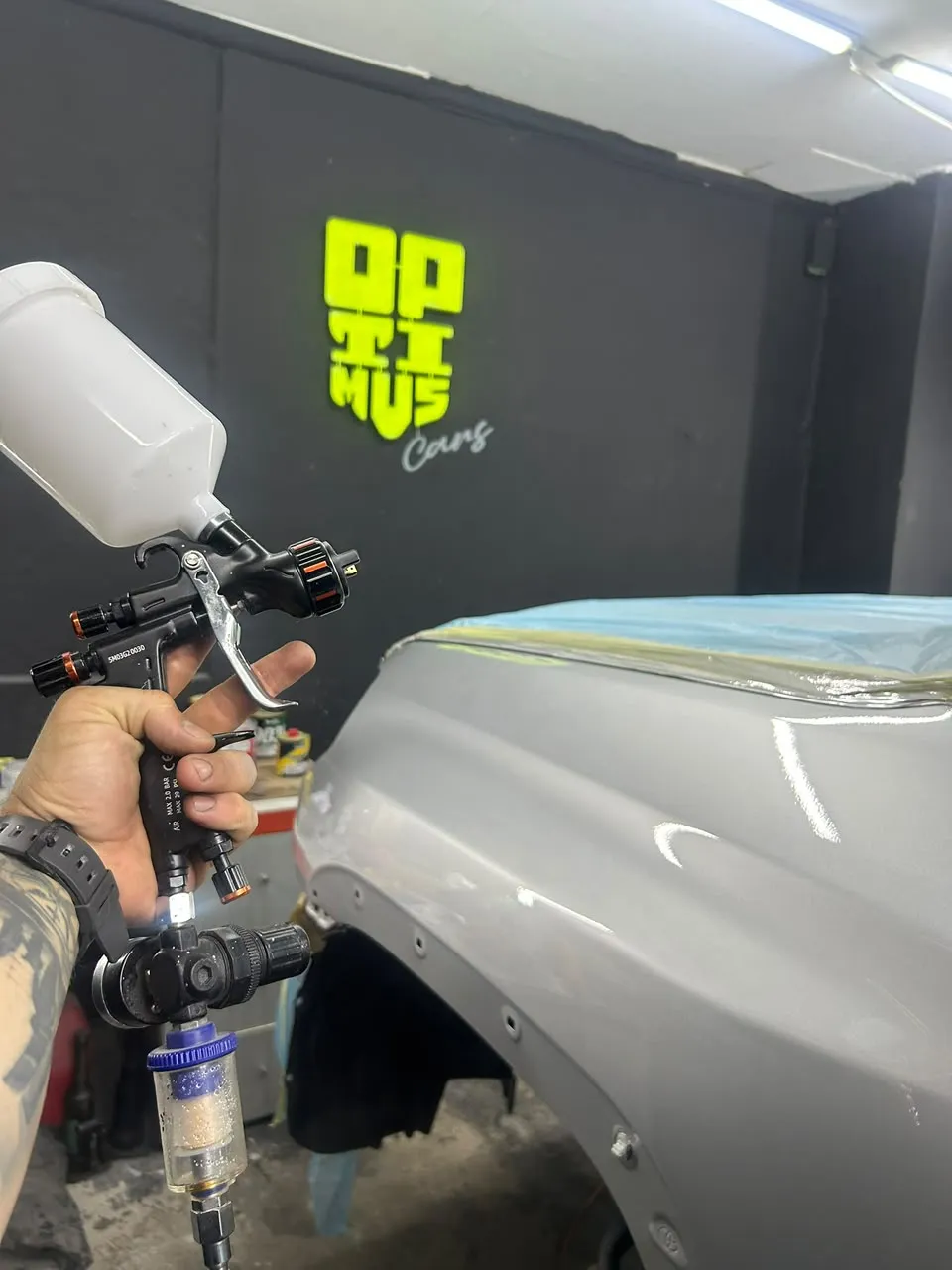 Pintura de piezas y espejos de auto