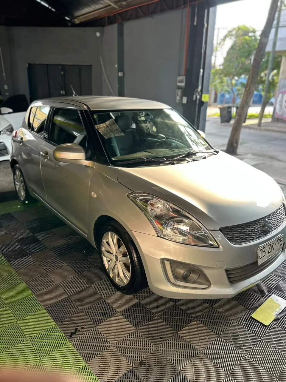 Retoque de pintura en piezas de auto
