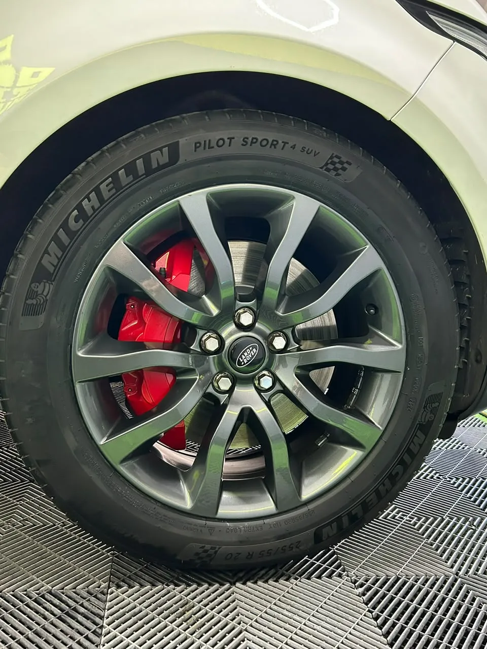Pintura de llantas de aleación estética automotriz