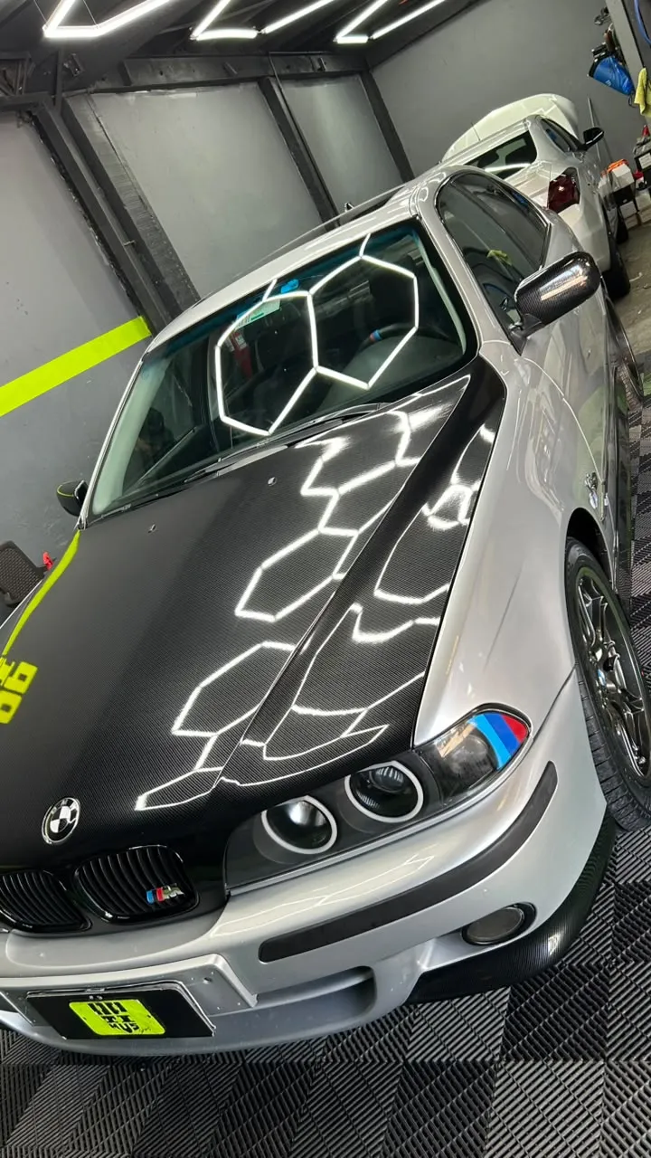 Pintura y vinilo especial automotriz